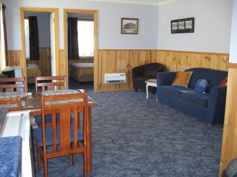 Anchor Down Cottages Strahan Extérieur photo